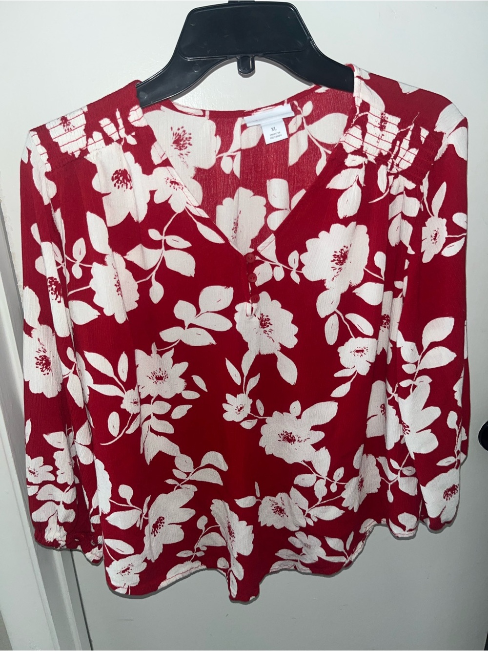 Liz Claiborne Red and White Floral V-Neck Blouse